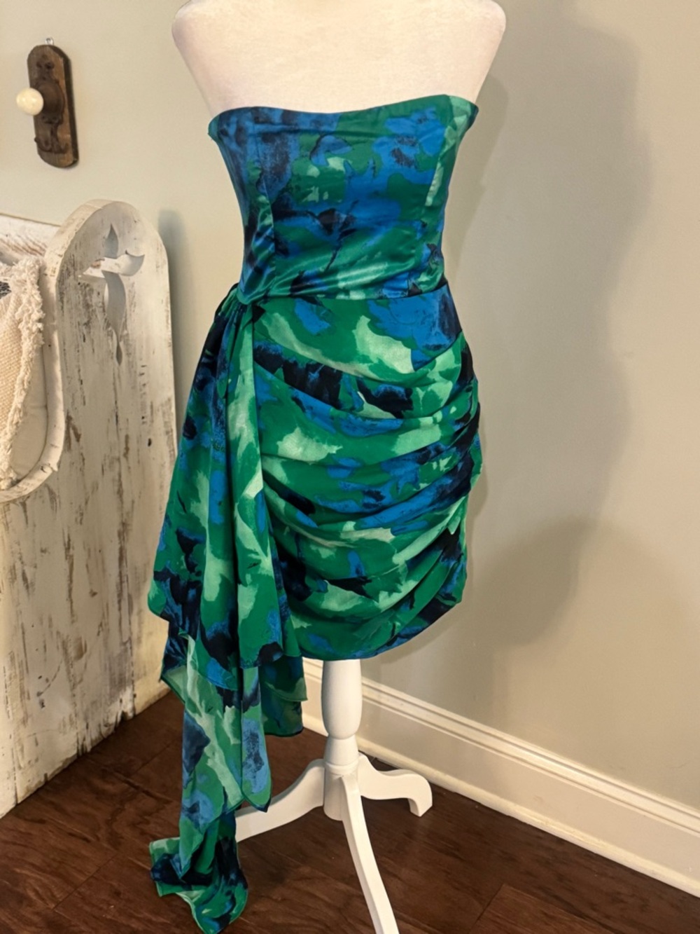 Lulu's Strapless Blue & Green Dress with Draped Sash Graduation/formal/Party